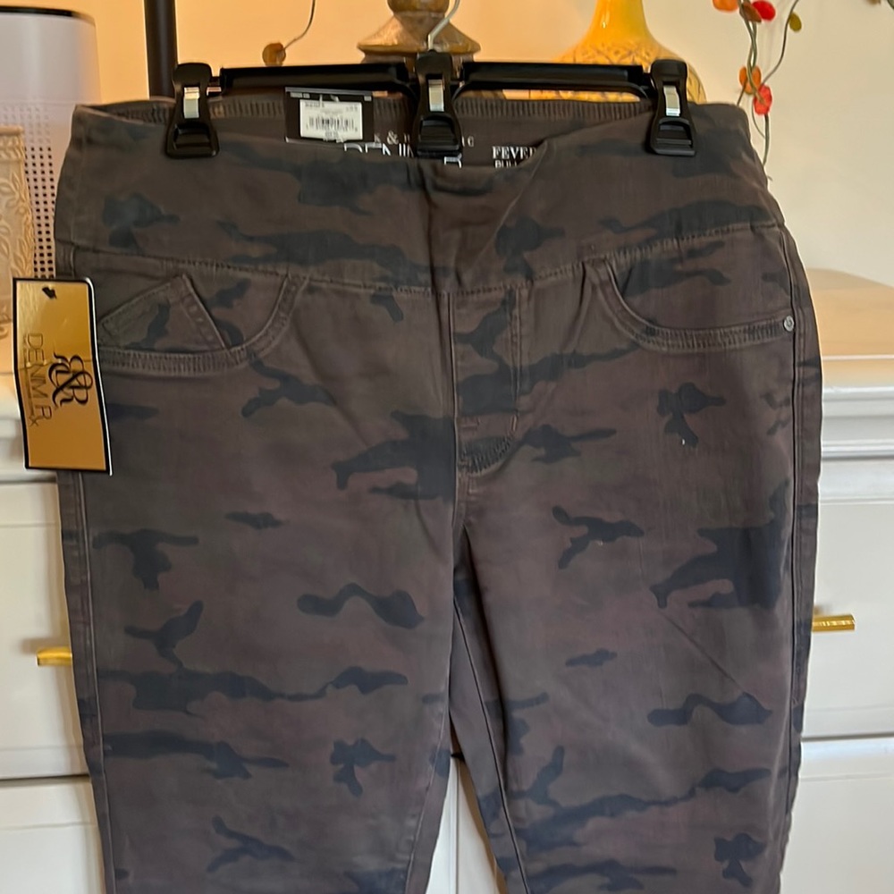 Rock&Republic Slimming Pull On Jegging Size 12
